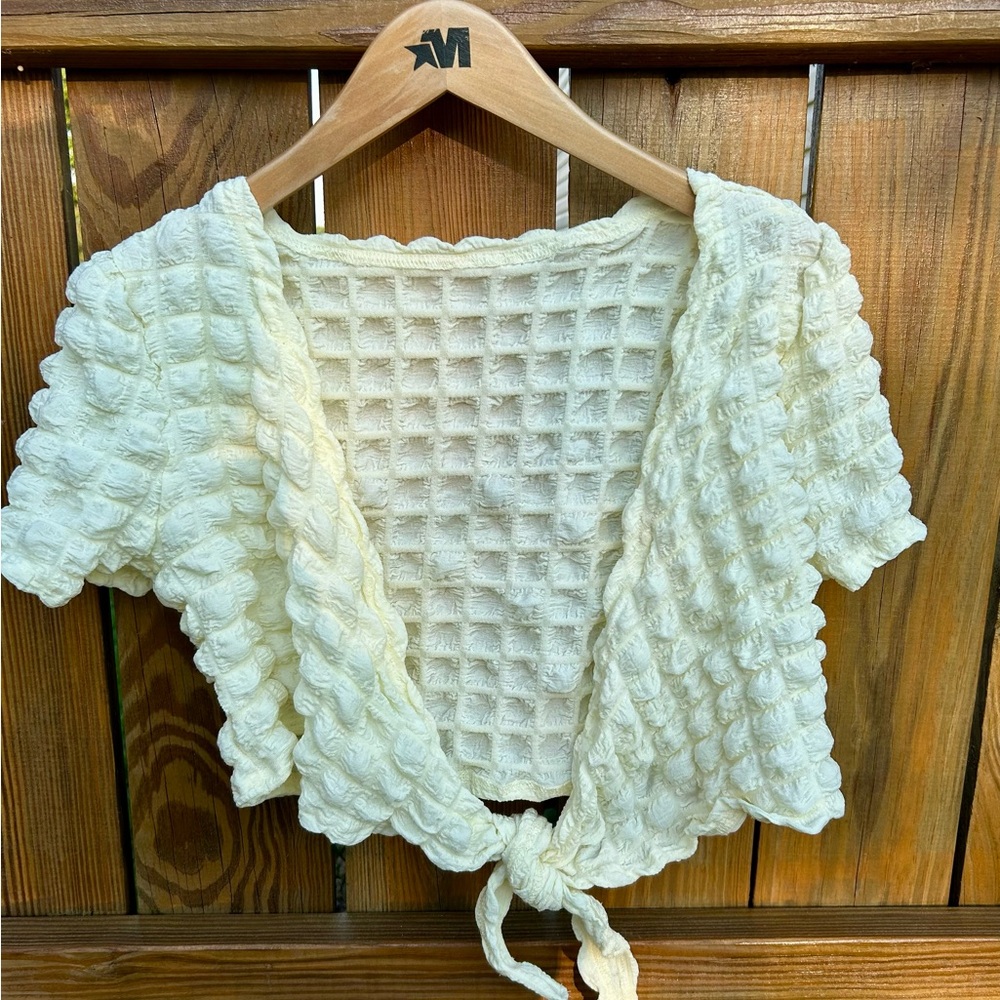 Cream Sweater Puffed Fabric Women's Textured Shrug Sz. Medium